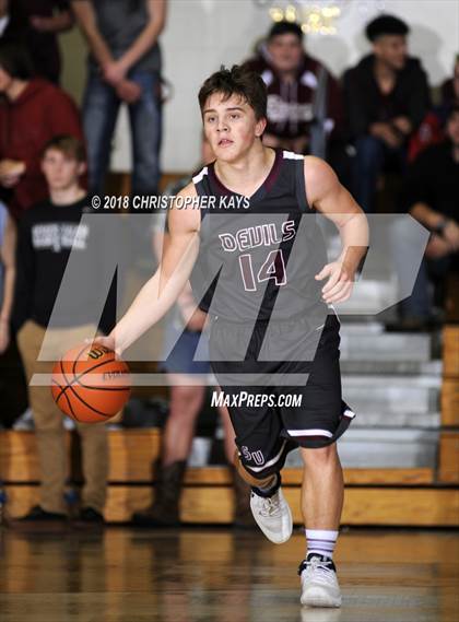 Thumbnail 3 in Sesser-Valier vs Benton (Benton Invitational Tournament) photogallery.