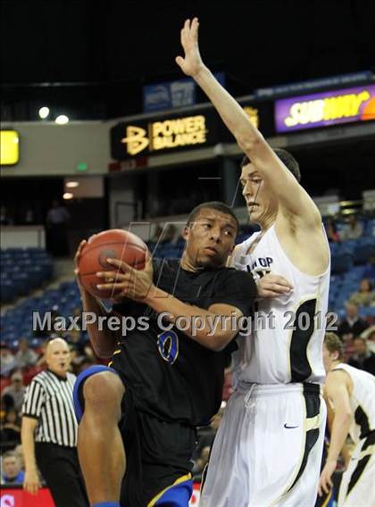 Thumbnail 1 in Newark Memorial vs. Archbishop Mitty (CIF D2 NorCal Regional Final) photogallery.
