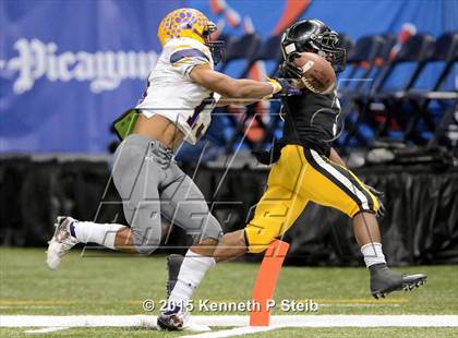 Thumbnail 1 in Edna Karr vs. Neville (LHSAA Class 4A Final) photogallery.