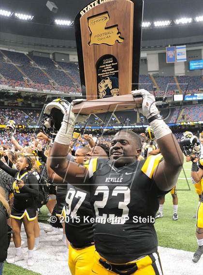 Thumbnail 1 in Edna Karr vs. Neville (LHSAA Class 4A Final) photogallery.