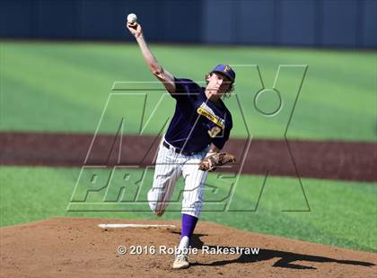Thumbnail 2 in Brock vs. Farmersville (UIL 3A Regional Semifinal) photogallery.