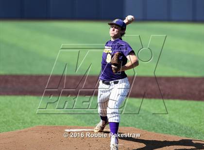 Thumbnail 3 in Brock vs. Farmersville (UIL 3A Regional Semifinal) photogallery.
