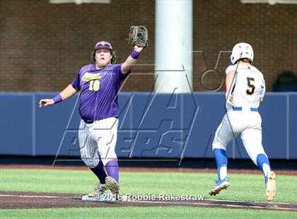 Thumbnail 1 in Brock vs. Farmersville (UIL 3A Regional Semifinal) photogallery.