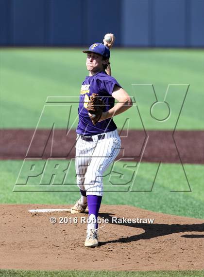 Thumbnail 2 in Brock vs. Farmersville (UIL 3A Regional Semifinal) photogallery.