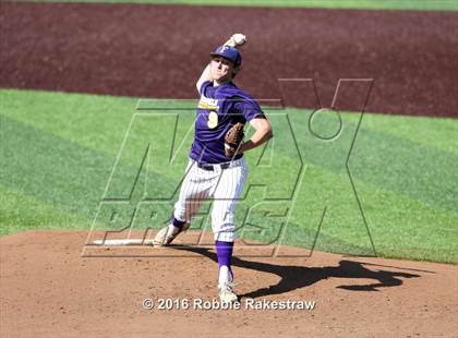Thumbnail 3 in Brock vs. Farmersville (UIL 3A Regional Semifinal) photogallery.