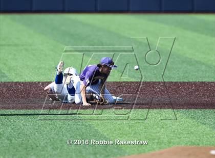 Thumbnail 3 in Brock vs. Farmersville (UIL 3A Regional Semifinal) photogallery.