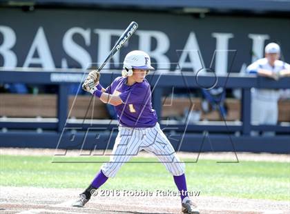 Thumbnail 3 in Brock vs. Farmersville (UIL 3A Regional Semifinal) photogallery.