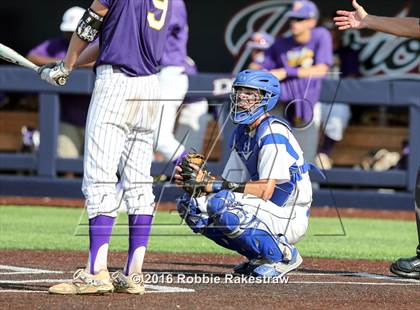 Thumbnail 2 in Brock vs. Farmersville (UIL 3A Regional Semifinal) photogallery.