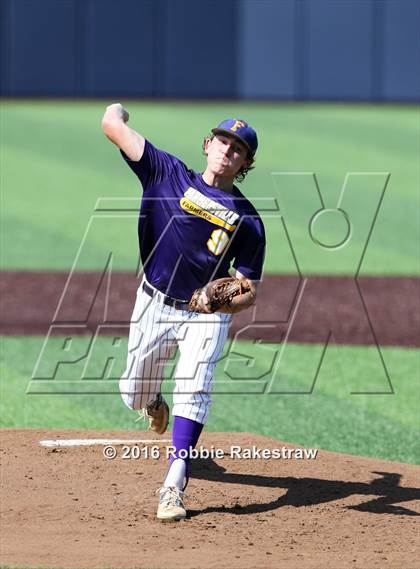 Thumbnail 3 in Brock vs. Farmersville (UIL 3A Regional Semifinal) photogallery.