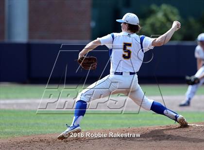 Thumbnail 3 in Brock vs. Farmersville (UIL 3A Regional Semifinal) photogallery.