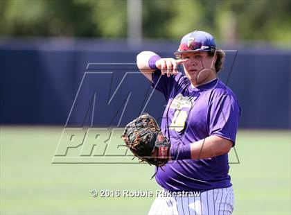 Thumbnail 2 in Brock vs. Farmersville (UIL 3A Regional Semifinal) photogallery.