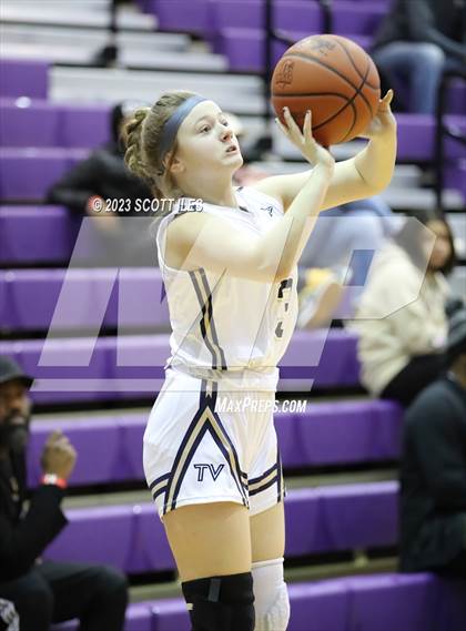 Thumbnail 1 in Bishop Hartley vs. Teays Valley (OGBR Classic in the City) photogallery.