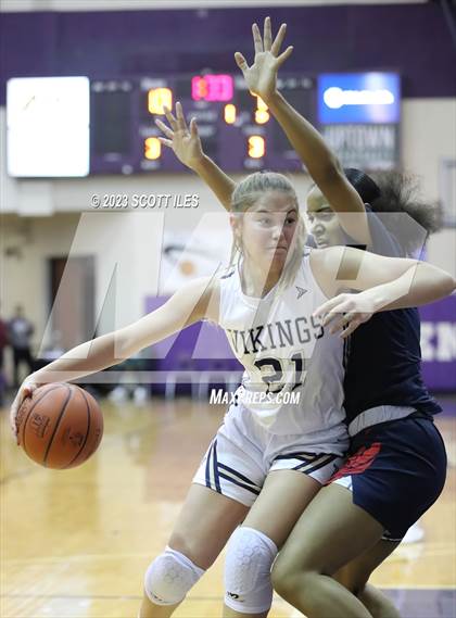 Thumbnail 2 in Bishop Hartley vs. Teays Valley (OGBR Classic in the City) photogallery.