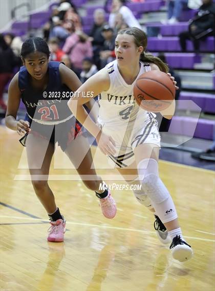 Thumbnail 3 in Bishop Hartley vs. Teays Valley (OGBR Classic in the City) photogallery.