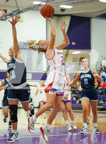 Thumbnail 3 in Roncalli vs. Perry Meridian (IHSAA 4A Sectional Championship) photogallery.
