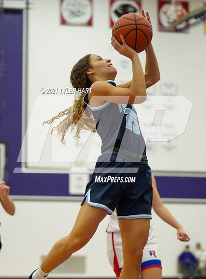 Thumbnail 2 in Roncalli vs. Perry Meridian (IHSAA 4A Sectional Championship) photogallery.