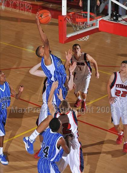Thumbnail 2 in Tesoro vs. Jordan (MaxPreps Holiday Classic) photogallery.