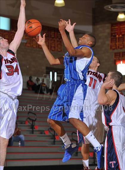 Thumbnail 3 in Tesoro vs. Jordan (MaxPreps Holiday Classic) photogallery.