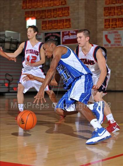 Thumbnail 3 in Tesoro vs. Jordan (MaxPreps Holiday Classic) photogallery.