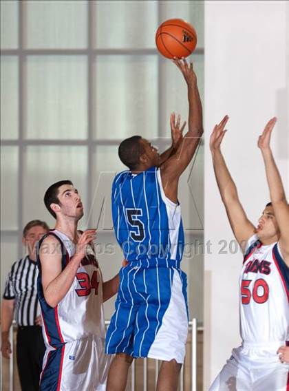 Thumbnail 2 in Tesoro vs. Jordan (MaxPreps Holiday Classic) photogallery.