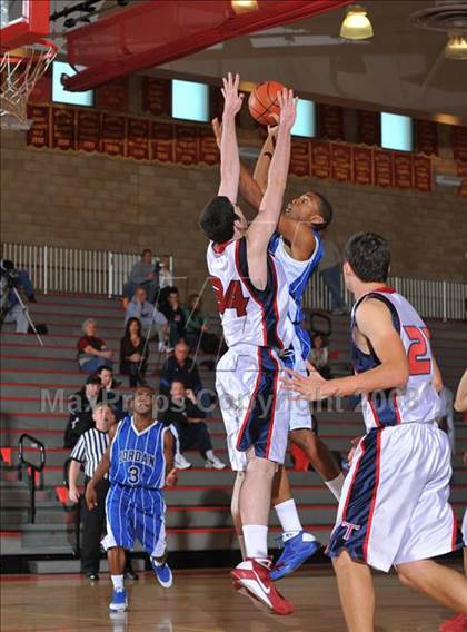 Thumbnail 2 in Tesoro vs. Jordan (MaxPreps Holiday Classic) photogallery.