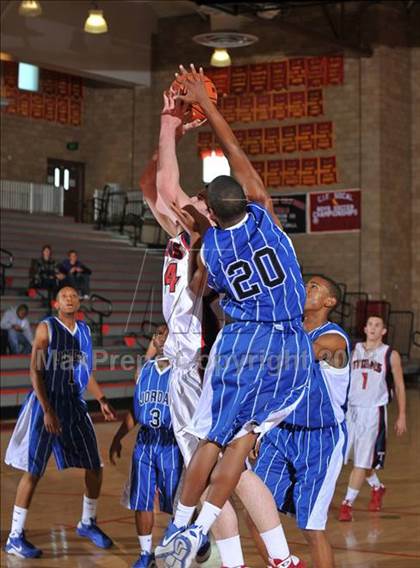 Thumbnail 3 in Tesoro vs. Jordan (MaxPreps Holiday Classic) photogallery.
