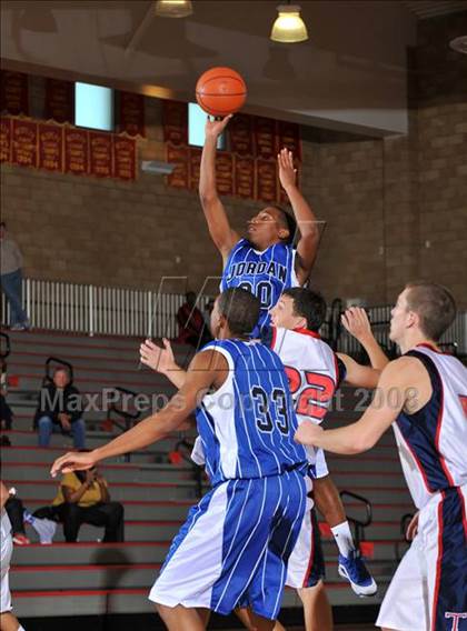 Thumbnail 3 in Tesoro vs. Jordan (MaxPreps Holiday Classic) photogallery.