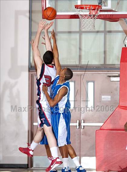 Thumbnail 3 in Tesoro vs. Jordan (MaxPreps Holiday Classic) photogallery.