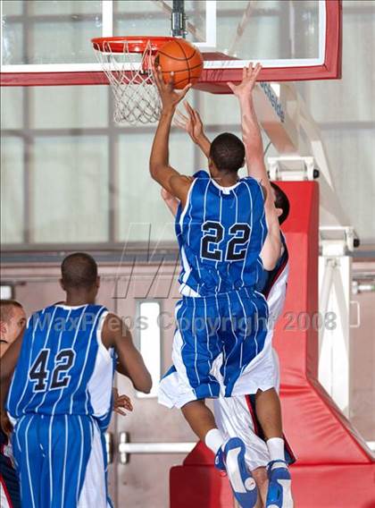 Thumbnail 2 in Tesoro vs. Jordan (MaxPreps Holiday Classic) photogallery.