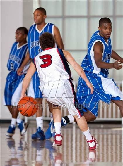 Thumbnail 3 in Tesoro vs. Jordan (MaxPreps Holiday Classic) photogallery.