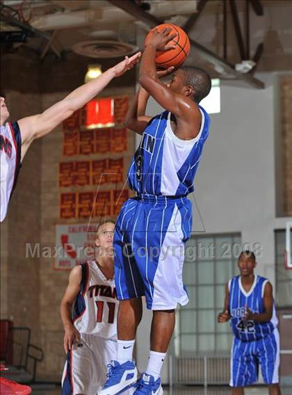 Thumbnail 2 in Tesoro vs. Jordan (MaxPreps Holiday Classic) photogallery.