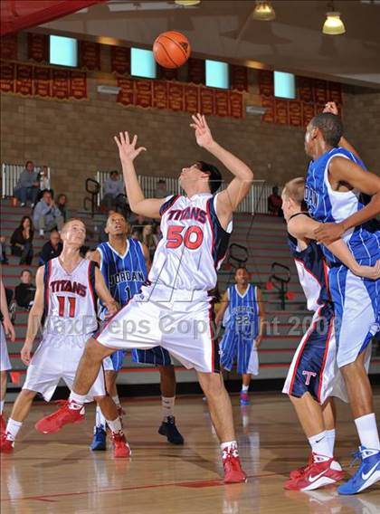 Thumbnail 2 in Tesoro vs. Jordan (MaxPreps Holiday Classic) photogallery.