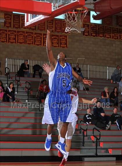 Thumbnail 3 in Tesoro vs. Jordan (MaxPreps Holiday Classic) photogallery.
