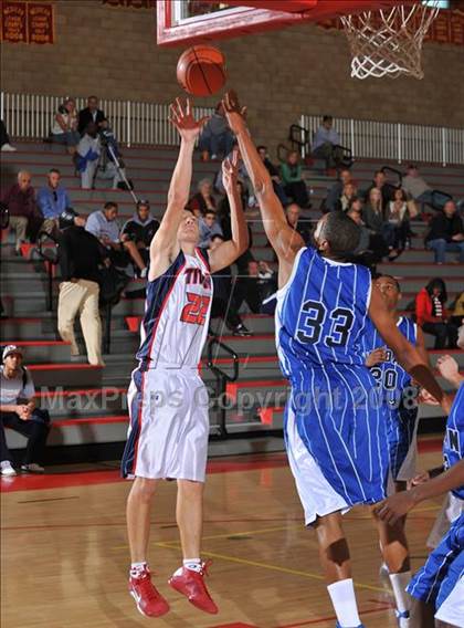 Thumbnail 2 in Tesoro vs. Jordan (MaxPreps Holiday Classic) photogallery.