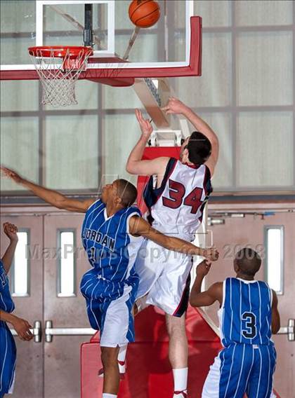 Thumbnail 2 in Tesoro vs. Jordan (MaxPreps Holiday Classic) photogallery.