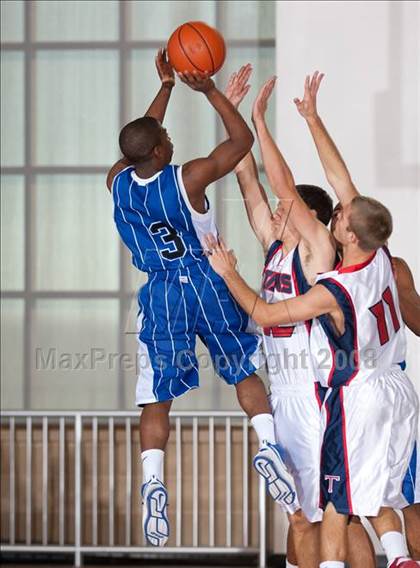 Thumbnail 2 in Tesoro vs. Jordan (MaxPreps Holiday Classic) photogallery.