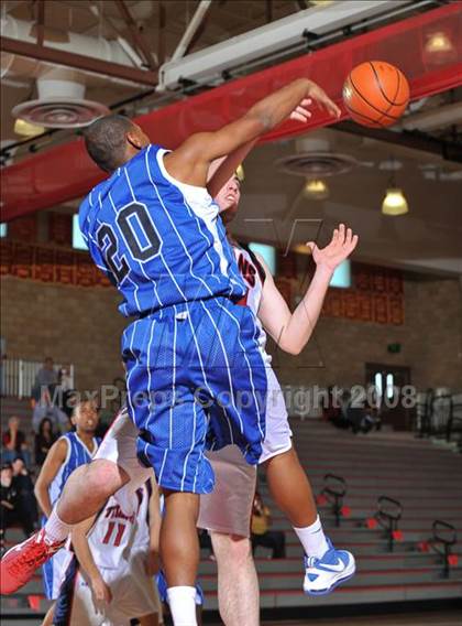 Thumbnail 2 in Tesoro vs. Jordan (MaxPreps Holiday Classic) photogallery.