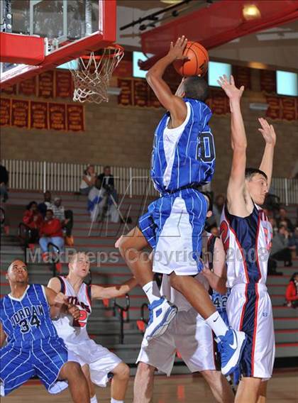 Thumbnail 1 in Tesoro vs. Jordan (MaxPreps Holiday Classic) photogallery.