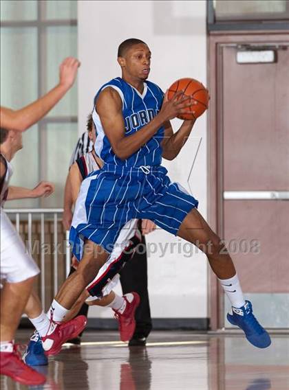 Thumbnail 2 in Tesoro vs. Jordan (MaxPreps Holiday Classic) photogallery.