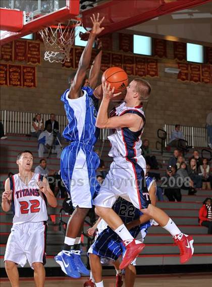 Thumbnail 2 in Tesoro vs. Jordan (MaxPreps Holiday Classic) photogallery.