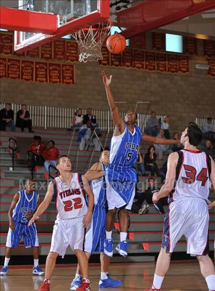 Thumbnail 1 in Tesoro vs. Jordan (MaxPreps Holiday Classic) photogallery.