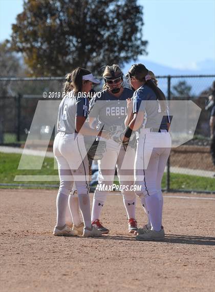 Thumbnail 2 in Columbine vs. Fossil Ridge (CHSAA 5A State Final) photogallery.