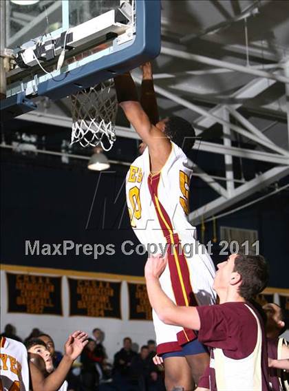 Thumbnail 2 in Cardinal Hayes vs. Monsignor Farrell (CHSAA Class A Quarterfinal) photogallery.