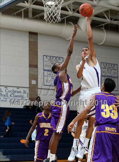 Thumbnail 2 in Cathedral vs. Lynwood (Johnnie Cochran Classic) photogallery.
