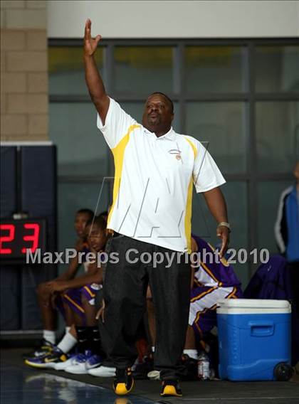 Thumbnail 2 in Cathedral vs. Lynwood (Johnnie Cochran Classic) photogallery.