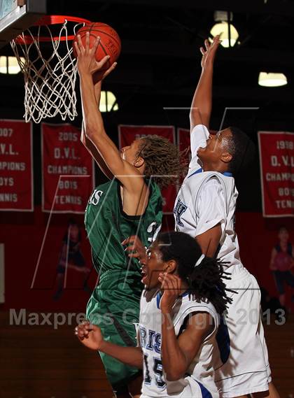 Thumbnail 3 in Perris vs Sacred Heart (MaxPreps Holiday Classic) photogallery.