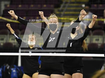 Thumbnail 1 in Grandview vs. Columbine (CHSAA 5A Semifinal) photogallery.
