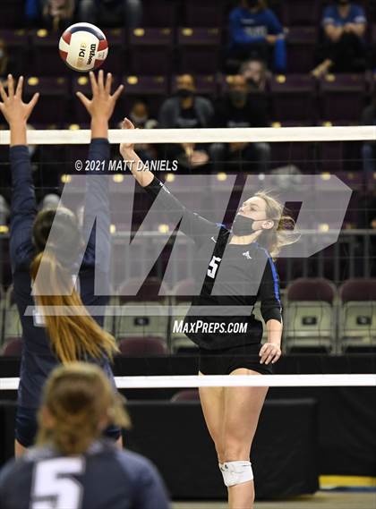 Thumbnail 3 in Grandview vs. Columbine (CHSAA 5A Semifinal) photogallery.