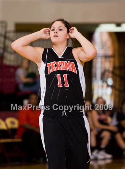 Thumbnail 1 in Wellington vs Texoma Christian (Fantasy of Lights Tournament) photogallery.
