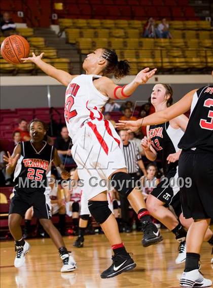Thumbnail 1 in Wellington vs Texoma Christian (Fantasy of Lights Tournament) photogallery.